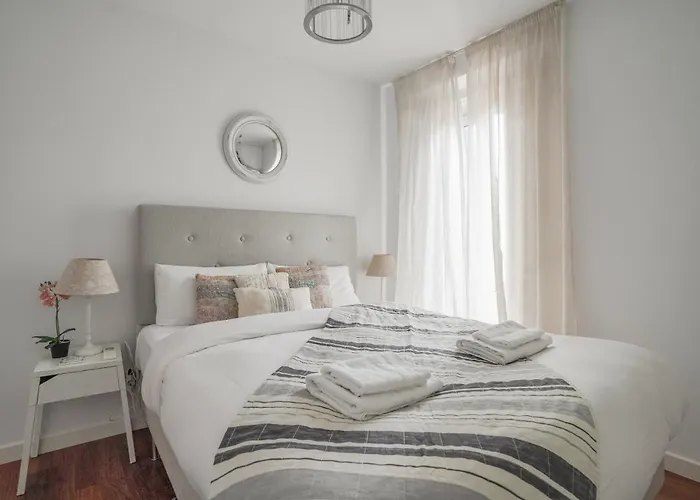 Bright And Cozy-2Bedrooms 1Bathroom-Chueca